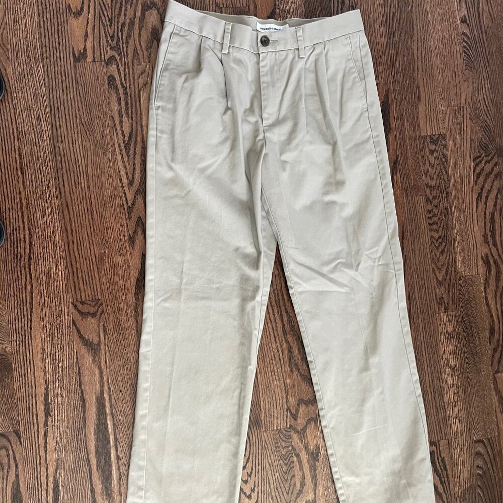 31x34 Men's Classic-Fit Wrinkle-Resistant Pleated Chino Pant